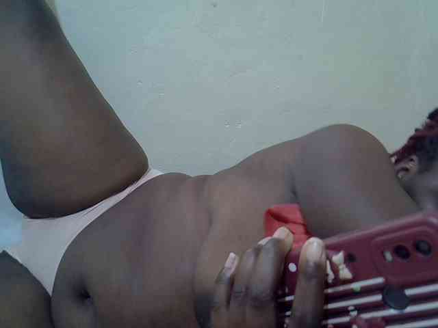 Ebonypussyy1