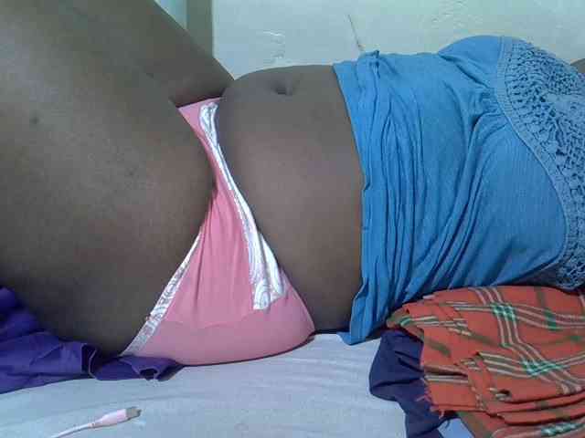 Ebonypussyy1 webcam