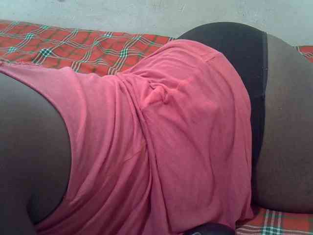 Ebonypussyy1 webcam