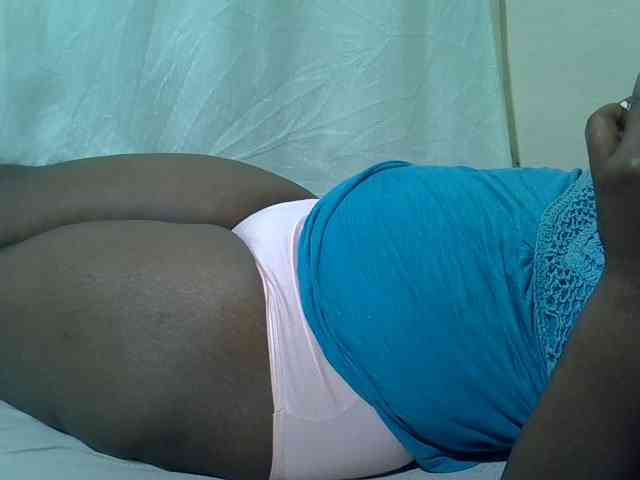 Ebonypussyy1 webcam