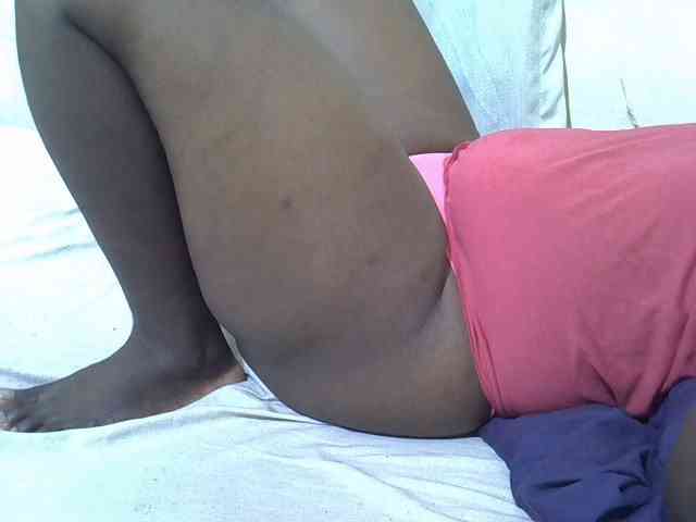 Ebonypussyy1 webcam