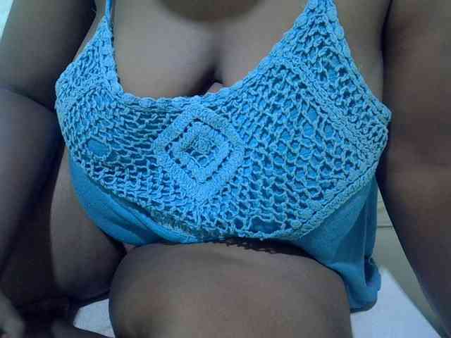 Ebonypussyy1 webcam