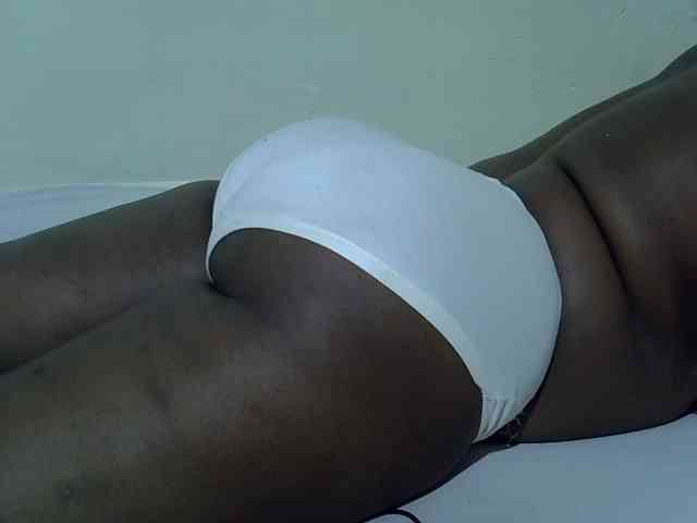 Ebonypussyy1 webcam