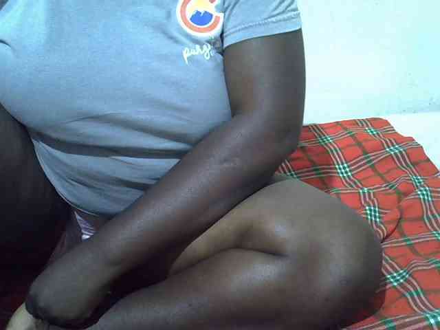 Ebonypussyy1 webcam