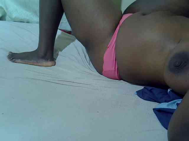 Ebonypussyy1 webcam
