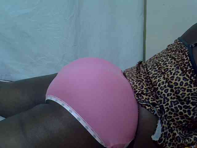 Ebonypussyy1 webcam