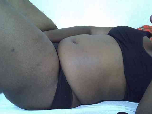 Ebonypussyy1 webcam