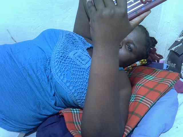 Ebonypussyy1 webcam