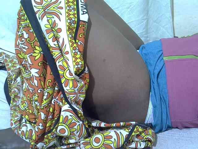 Ebonypussyy1 webcam