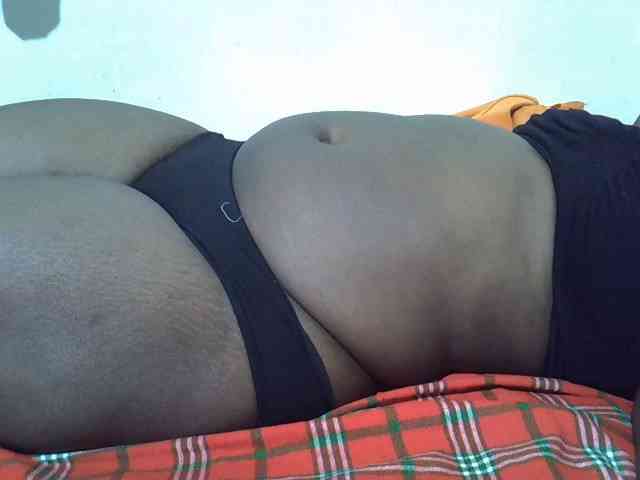 Ebonypussyy1 webcam
