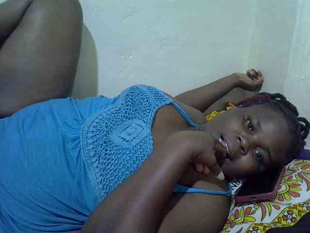 Ebonypussyy1 webcam