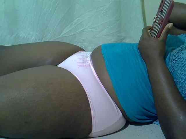 Ebonypussyy1