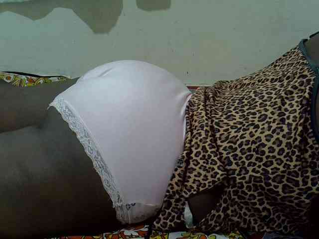Ebonypussyy1 webcam
