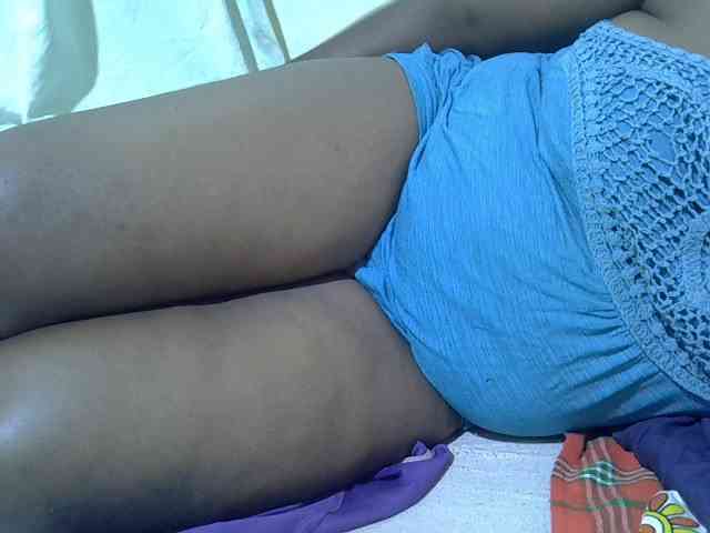 Ebonypussyy1 webcam