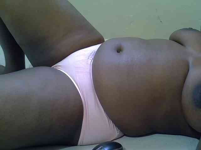 Ebonypussyy1