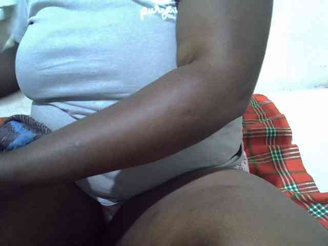 Ebonypussyy1 webcam