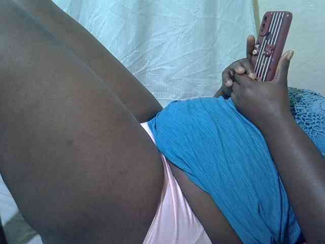 Ebonypussyy1 webcam