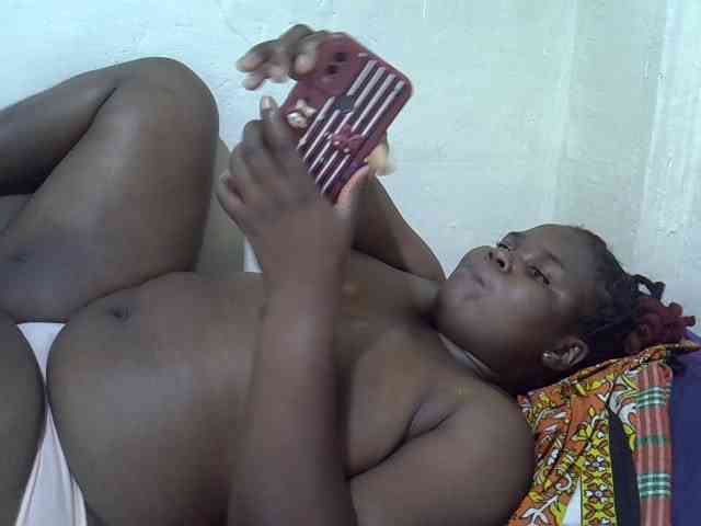 Ebonypussyy1 webcam