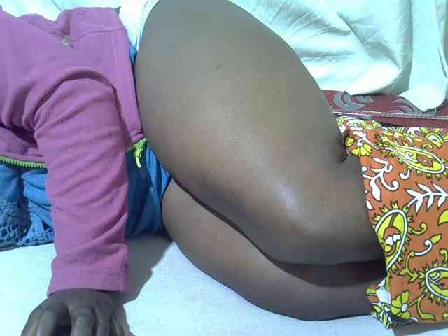 Ebonypussyy1 webcam
