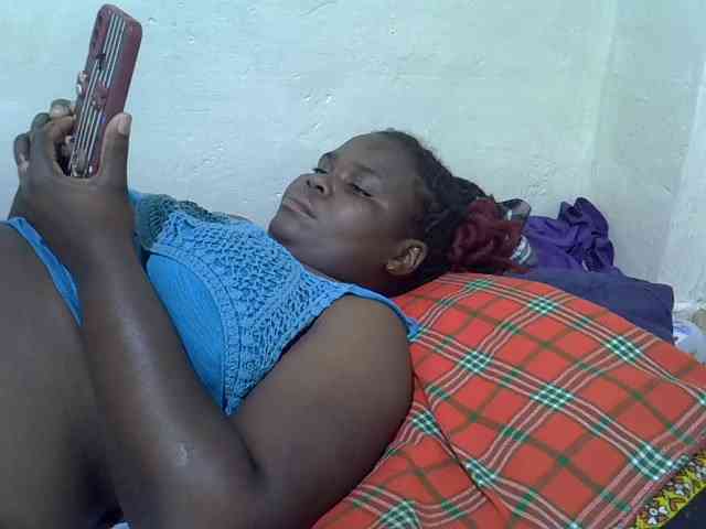Ebonypussyy1 webcam