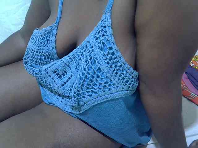 Ebonypussyy1 webcam