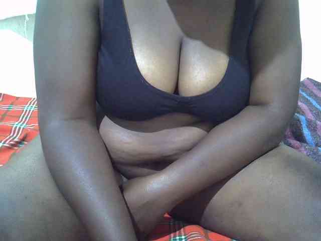 Ebonypussyy1