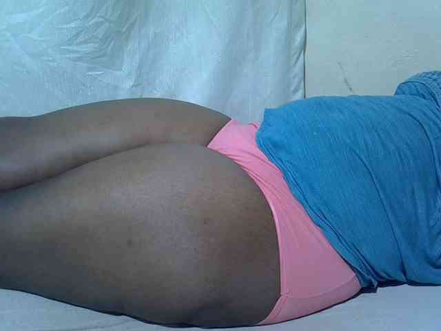 Ebonypussyy1 webcam