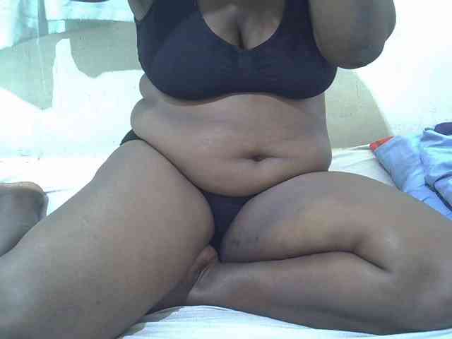 Ebonypussyy1 webcam