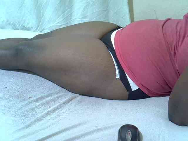 Ebonypussyy1 webcam