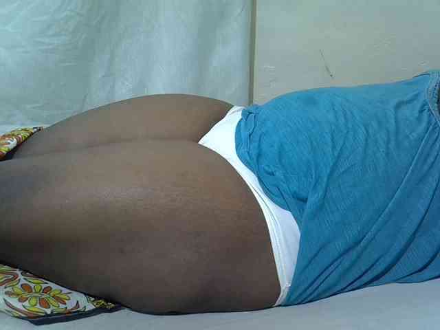 Ebonypussyy1 webcam