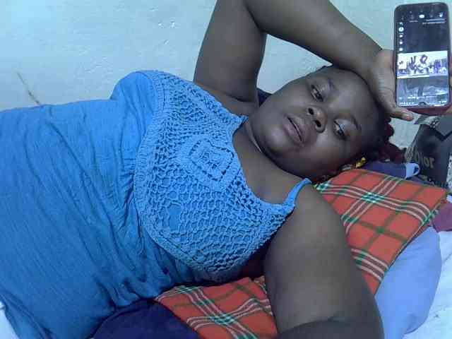 Ebonypussyy1 webcam
