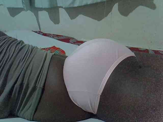 Ebonypussyy1 webcam