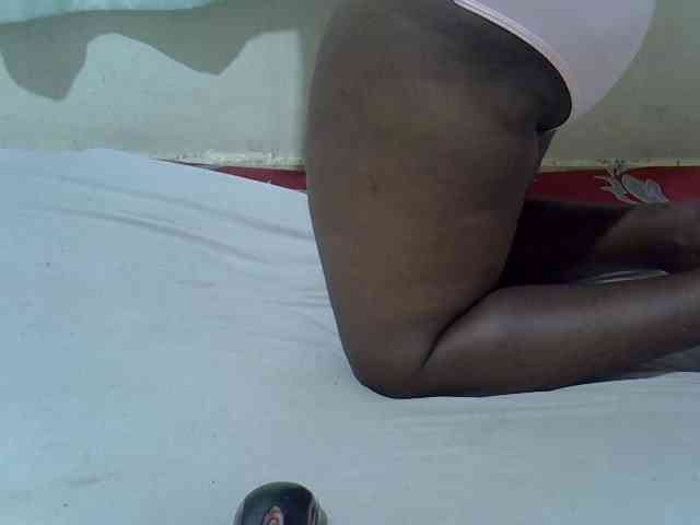 Ebonypussyy1 webcam