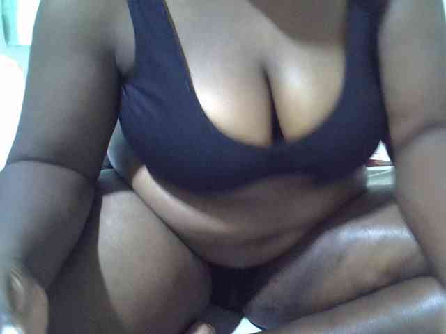 Ebonypussyy1 webcam