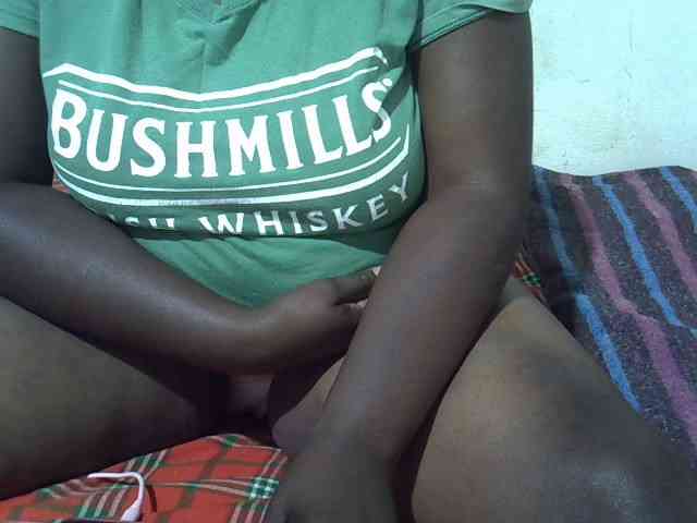 Ebonypussyy1