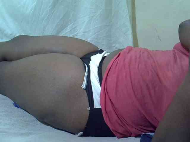 Ebonypussyy1