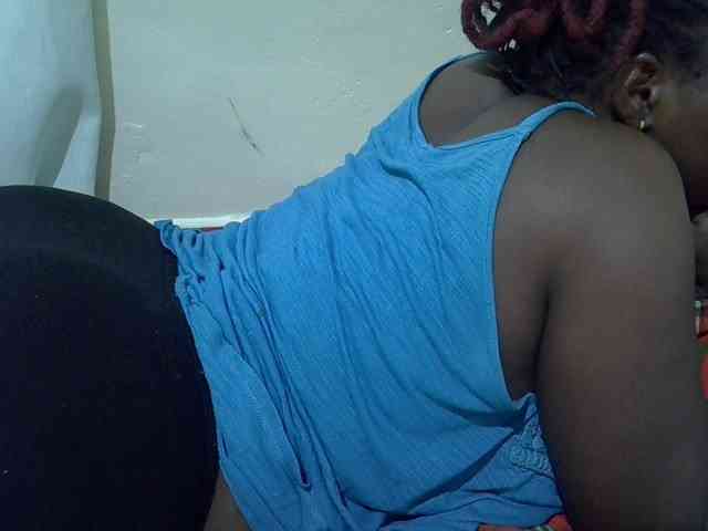 Ebonypussyy1 webcam