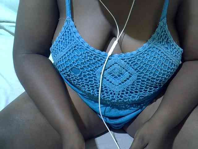 Ebonypussyy1