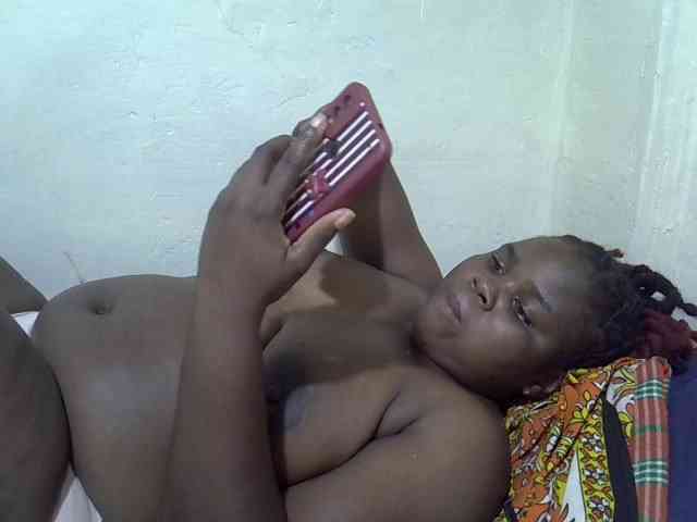 Ebonypussyy1 webcam