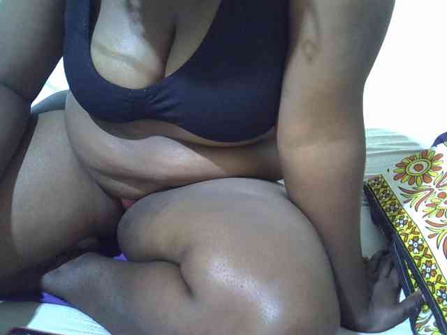 Ebonypussyy1 webcam