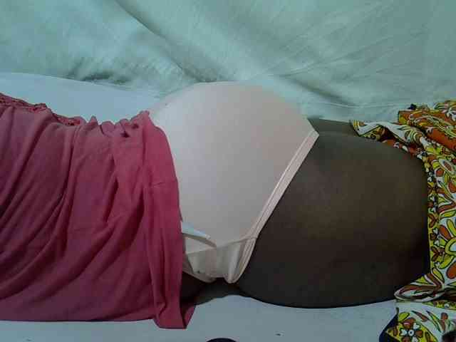 Ebonypussyy1