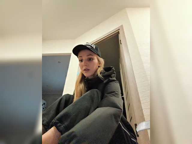 ROSALIA live cam preview