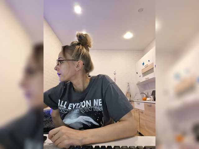 ROSALIA live cam preview