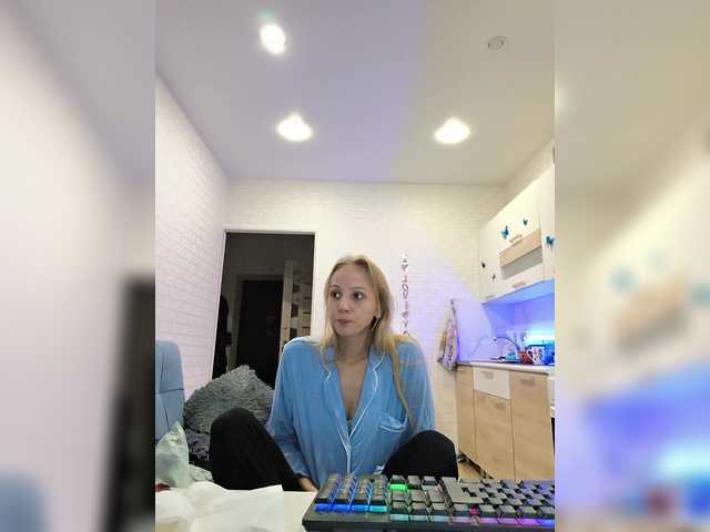 ROSALIA live cam preview