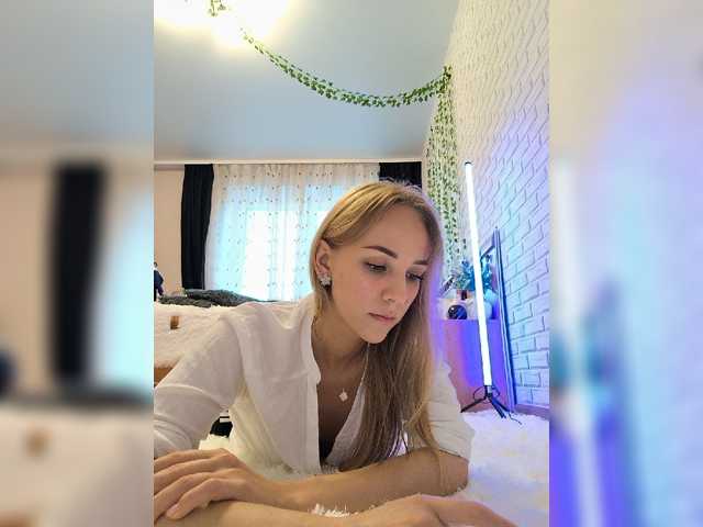 ROSALIA live cam preview