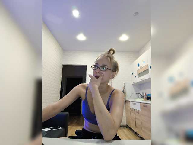 ROSALIA live cam preview