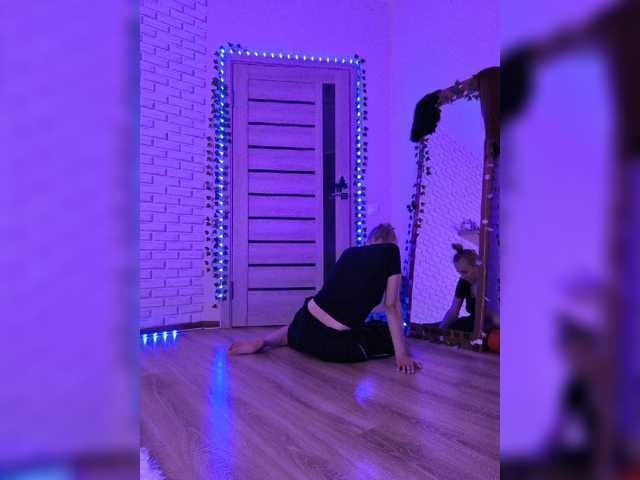 ROSALIA live cam preview