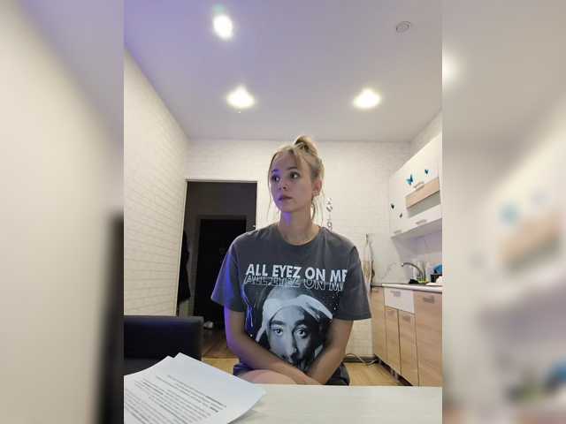 ROSALIA live cam preview