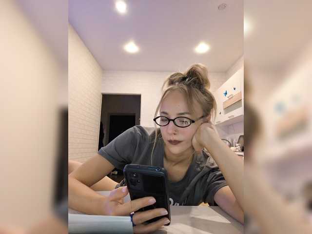 ROSALIA live cam preview
