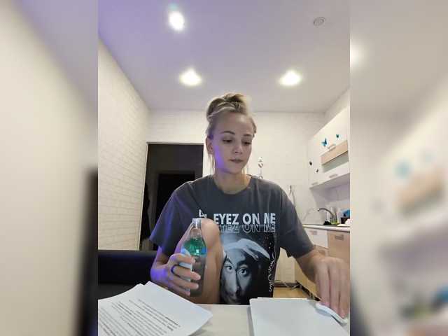 ROSALIA live cam preview